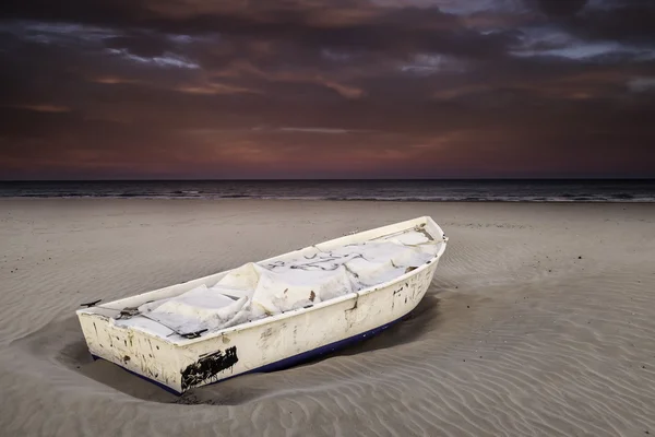 Beached boat — Stock Photo, Image