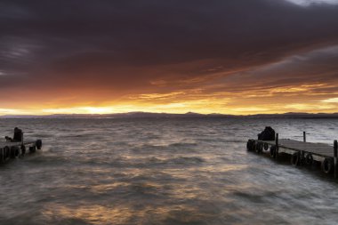 İskeledeki insanlar