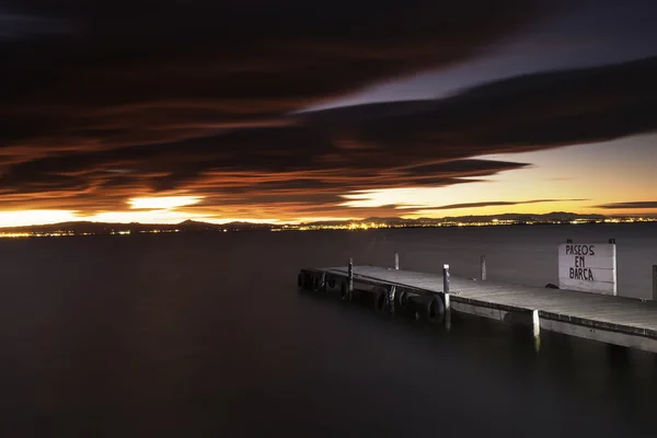 Pier op een meer — Stockfoto