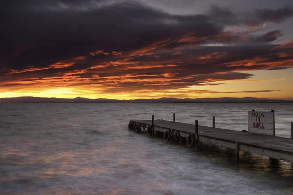 Muelle en un lago — Foto de Stock