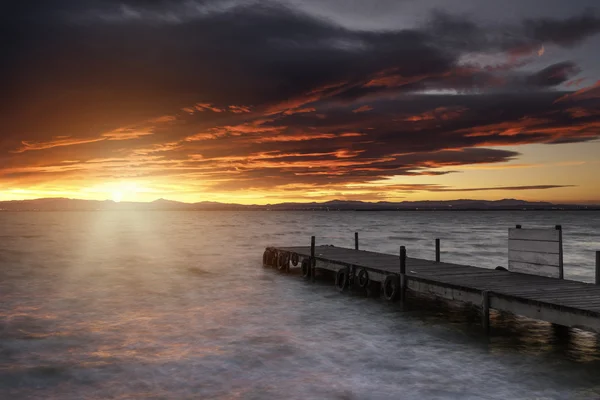 Muelle en un lago — Foto de Stock