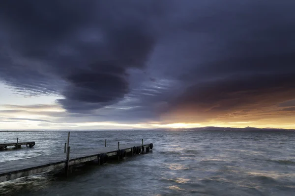 Muelle en un lago — Foto de Stock