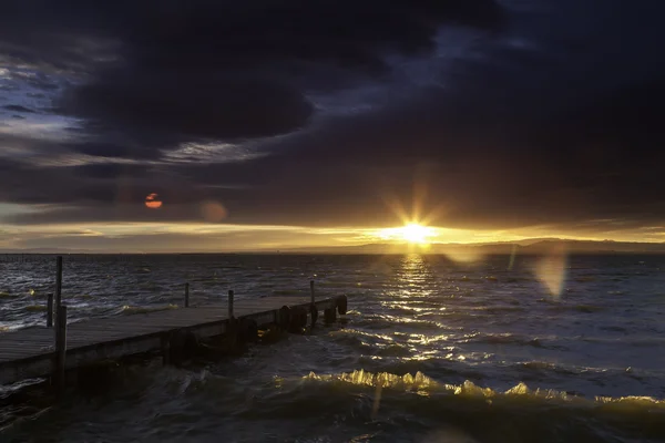 Pier op een meer — Stockfoto