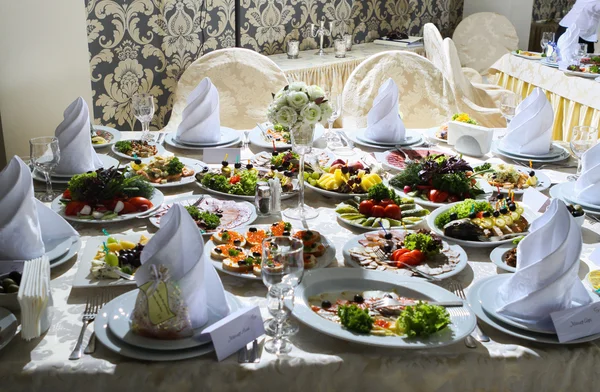 Τροφίμων στο τραπέζι — Φωτογραφία Αρχείου