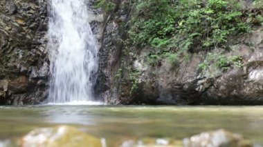 Dağları şelaleler