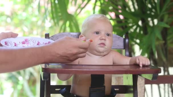 Baby eten niet PAP — Stockvideo