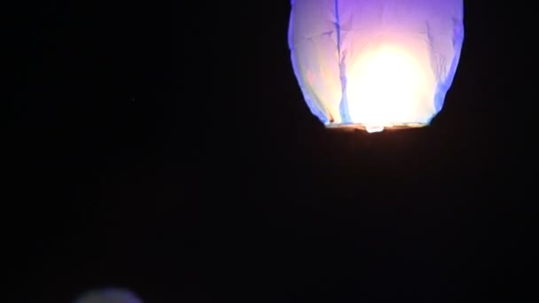 Lançamento de lanternas chinesas — Vídeo de Stock