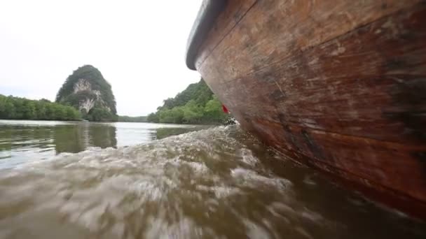 Thajské lodi na řece — Stock video