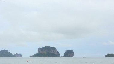 masmavi deniz büyük kayalar