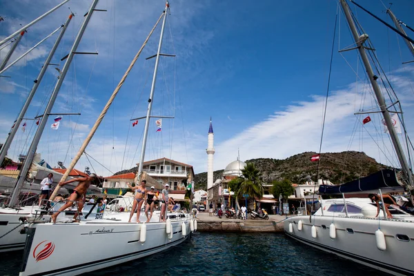 Segler nimmt an Segelregatta sail & fun trophy 2012 teil — Stockfoto