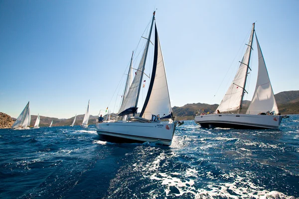 Barcos competidores durante a regata vela Vela & Fun Trophy 2012 — Fotografia de Stock