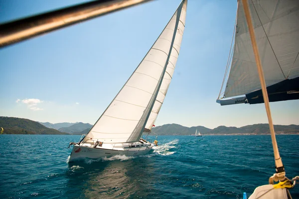 Barcos Competidores Durante la regata de vela Sail & Fun Trophy —  Fotos de Stock