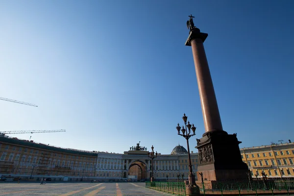 A palota tér, a st. petersburg Sándor-oszlop — Stock Fotó