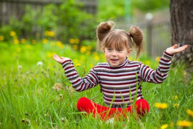 sürpriz! -çim beş yıllık kız oyun.