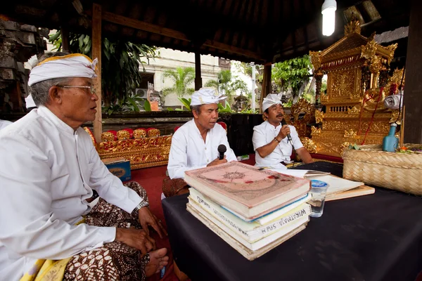 Rituel Melasti avant la Journée Balinaise du Silence à Ubud, Bali, Indonésie . — Photo