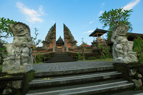Tapınak pura puseh Ubud Bali, Endonezya. — Stok fotoğraf