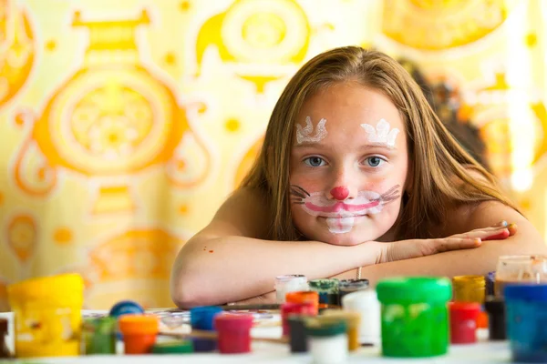 Retrato de menina com pintura de cara . — Fotografia de Stock