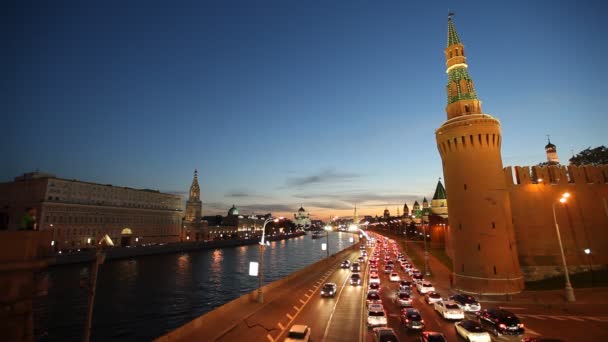 Kremlin Embankment - Embankment of the Moskva River near the Kremlin. — Stock Video