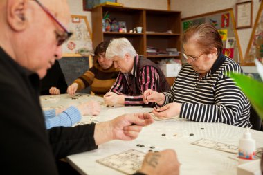 podporozhye, Rusya Federasyonu - 3 Mayıs: gün Sağlık Merkezi Sosyal Hizmetler yaşlılar ve engelliler (loto - dikkat çekmek için eldery gelişimi için egzersizler), 3 Mayıs 2012 yılında podporozhye, Rusya Federasyonu.