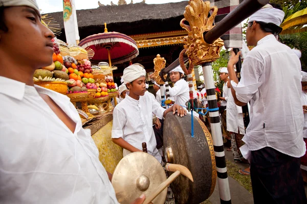 Melasti Ritual wird vor nyepi durchgeführt — Stockfoto