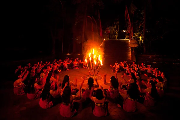 Ženy kecak oheň tanec — Stock fotografie