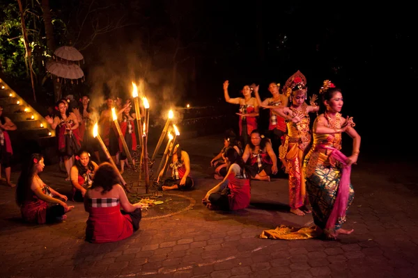 Mulheres Kecak Fire Dance — Fotografia de Stock