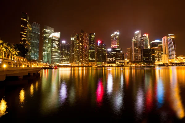 Ville de Singapour skyline la nuit — Photo