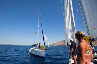 Saron Körfezi, Yunanistan - 23 Eylül: denizciler katılmak yelkenli içinde 