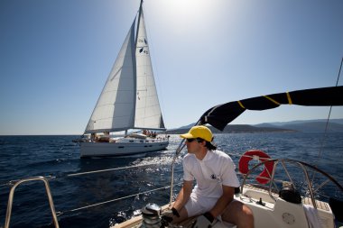 Saron Körfezi, Yunanistan - 23 Eylül: denizciler katılmak yelkenli içinde 