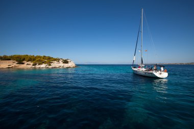 saronic körfez, yunanistan - 23 Eylül: saronic körfez, yunanistan üzerinde 23 Eylül 2012 tarihinde esnasında Yelkenli yat 
