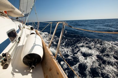 saronic körfez, yunanistan - 23 Eylül: saronic körfez, yunanistan üzerinde 23 Eylül 2012 tarihinde esnasında Yelkenli yat 