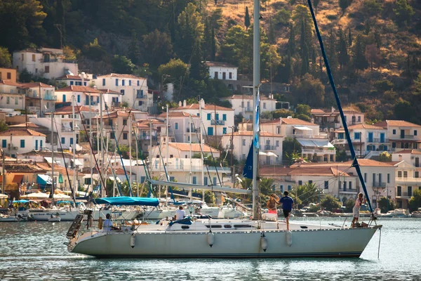 GULF SARÔNICO, GRÉCIA - SETEMBRO 23: Barcos Competidores Durante a regata de vela "Viva Grécia 2012" em 23 de setembro de 2012 no Golfo Sarônico, Grécia . — Fotografia de Stock