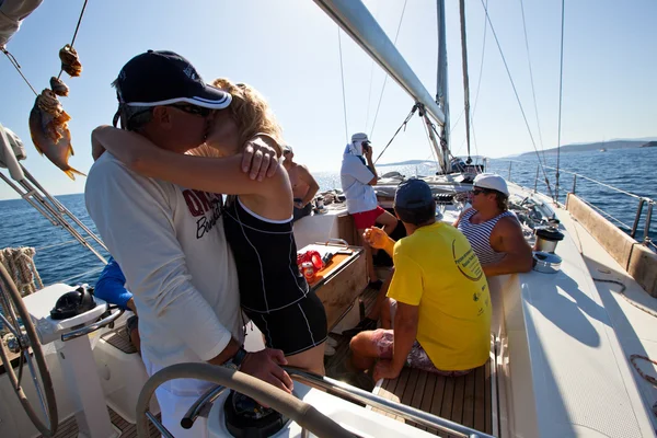 Saronische Golf, Griekenland - 23 september: zeilers deelnemen aan zeilregatta "viva Griekenland 2012" op 23 september, 2012 op de Saronische Golf, Griekenland. — Stockfoto