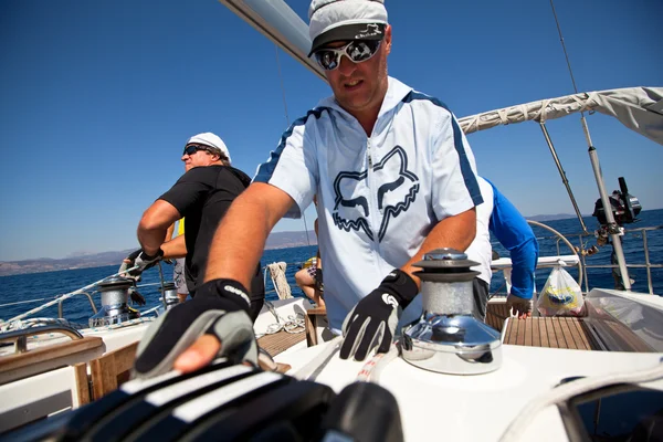 SARONIC GULF, GREECE - SEPTEMBER 23: Sailors participate in sailing regatta "Viva Greece 2012" on September 23, 2012 on Saronic Gulf, Greece. — Stock Photo, Image