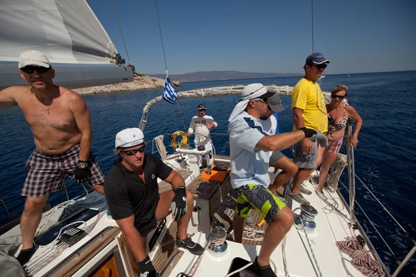 Saron Körfezi, Yunanistan - 23 Eylül: denizciler katılmak yelkenli içinde "viva Yunanistan 2012" 23 Eylül 2012 tarihinde saronic gulf, Yunanistan. — Stok fotoğraf