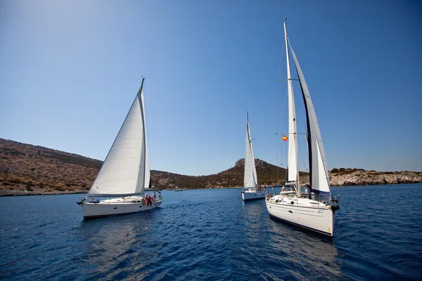 saronic körfez, yunanistan - 23 Eylül: saronic körfez, yunanistan üzerinde 23 Eylül 2012 tarihinde esnasında Yelkenli yat 