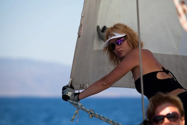 Saron Körfezi, Yunanistan - 23 Eylül: denizciler katılmak yelkenli içinde "viva Yunanistan 2012" 23 Eylül 2012 tarihinde saronic gulf, Yunanistan. — Stok fotoğraf