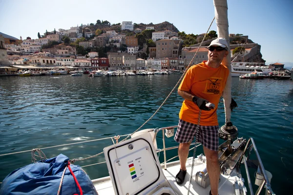 GULF SARÔNICO, GRÉCIA - SETEMBRO 23: Marinheiros participam da regata de vela "Viva Grécia 2012" em 23 de setembro de 2012 no Golfo Sarônico, Grécia . — Fotografia de Stock