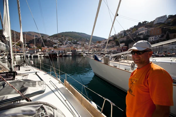 Saron Körfezi, Yunanistan - 23 Eylül: denizciler katılmak yelkenli içinde 