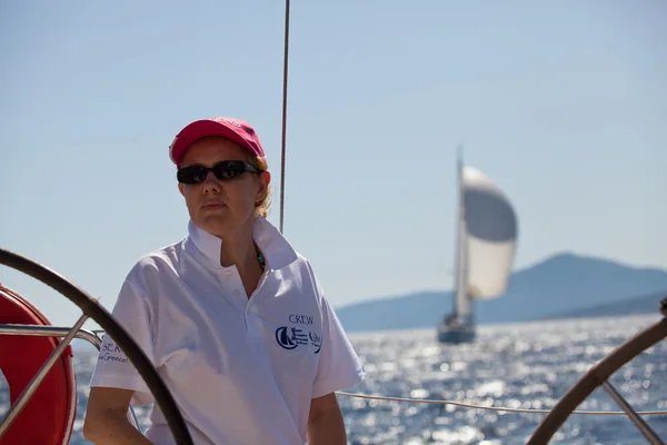 GULF SARÔNICO, GRÉCIA - SETEMBRO 23: Marinheiros participam da regata de vela "Viva Grécia 2012" em 23 de setembro de 2012 no Golfo Sarônico, Grécia . — Fotografia de Stock