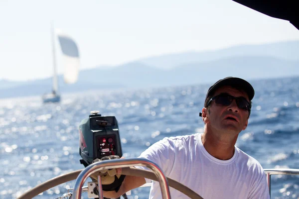 SARONIC GULF, GREECE - SEPTEMBER 23: Sailors participate in sailing regatta "Viva Greece 2012" on September 23, 2012 on Saronic Gulf, Greece. — Stock Photo, Image