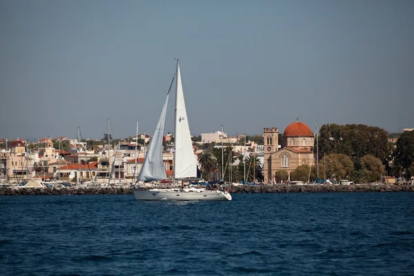 SARONIC GULF, GREECE - SEPTEMBER 23: Boats Competitors During of sailing regatta "Viva Greece 2012" on September 23, 2012 on Saronic Gulf, Greece. — Stock Photo, Image