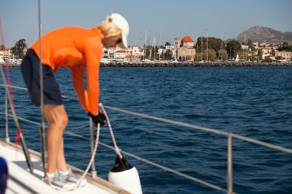 SARONIC GULF, GRECIA - 23 DE SEPTIEMBRE: Barcos competidores Durante la regata de vela "Viva Grecia 2012" el 23 de septiembre de 2012 en el Golfo Sarónico, Grecia . — Foto de Stock