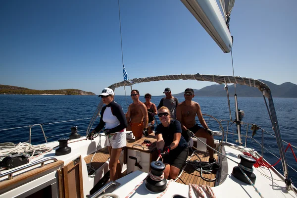 Marinaio non identificato partecipa alla regata di vela Sail & Fun Trophy 2012 — Foto Stock