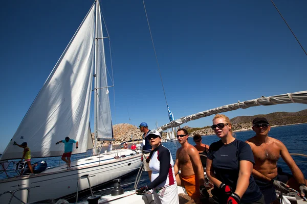 Niet-geïdentificeerde matroos deelneemt aan zeilen regatta zeil & plezier trofee 2012 — Stockfoto