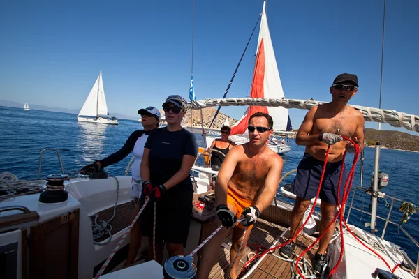 Marinaio non identificato partecipa alla regata di vela Sail & Fun Trophy 2012 — Foto Stock