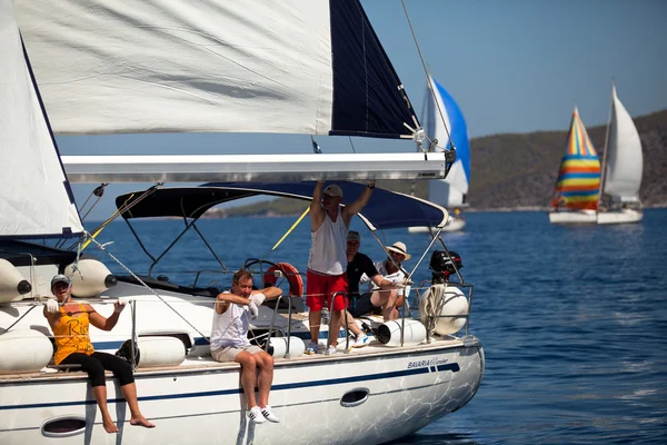 SARONIC GULF, GREECE - SEPTEMBER 23: Boats Competitors During of sailing regatta "Viva Greece 2012" on September 23, 2012 on Saronic Gulf, Greece. — Stock Photo, Image