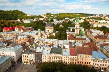 Lviv, Ukrayna belediye binasının üzerinden Üstten Görünüm (katedral).