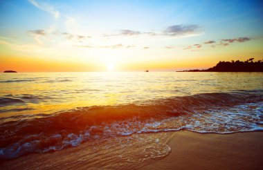 Denizde güzel gün batımı