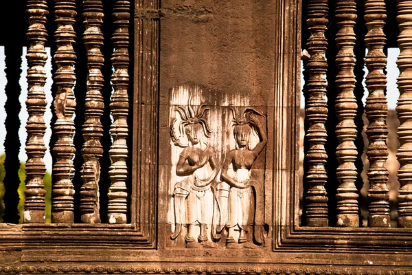 Apsaras - talla en piedra de khmer en Angkor Wat, Camboya —  Fotos de Stock